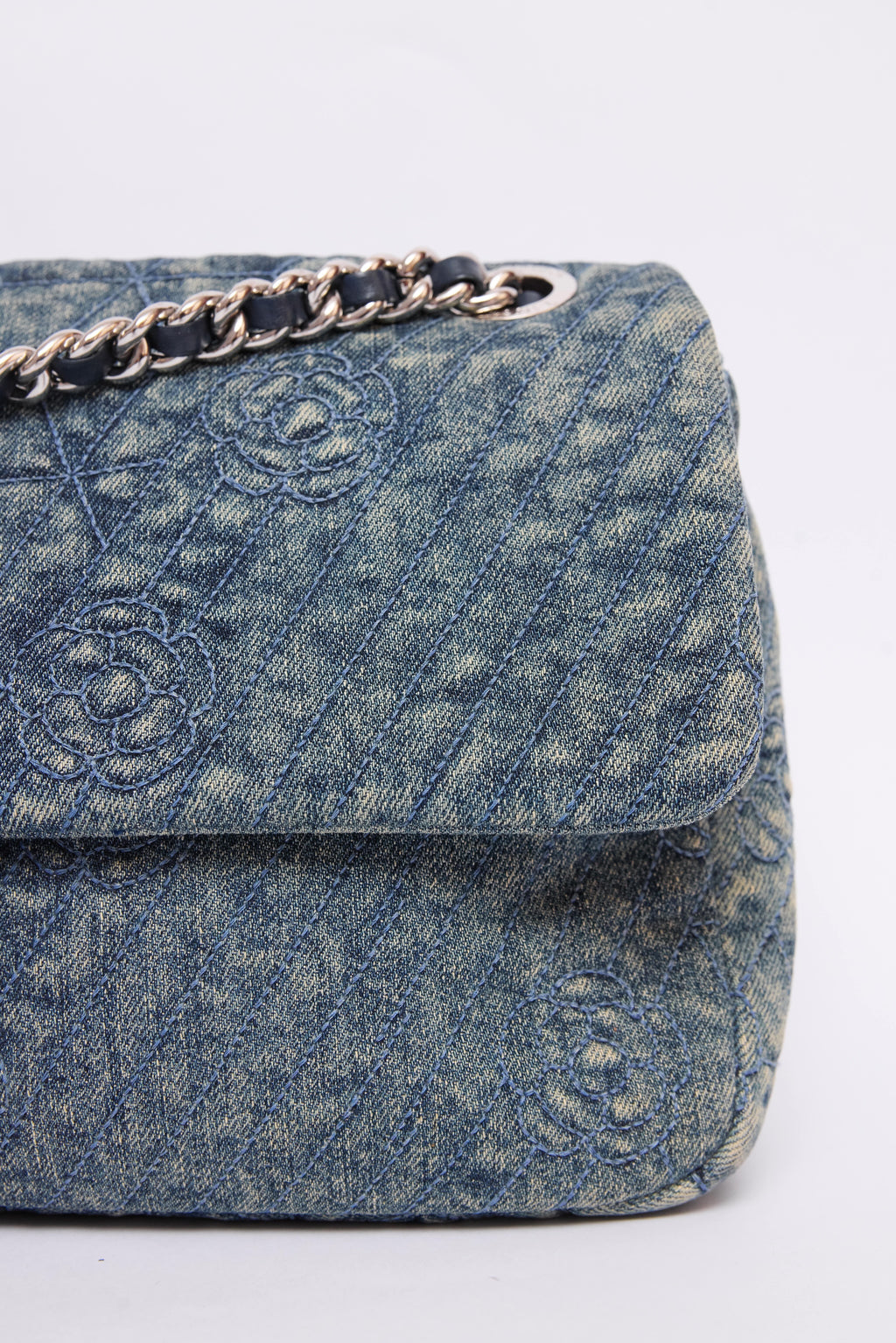 CHANEL DENIM CAMELLIA MEDIUM FLAP