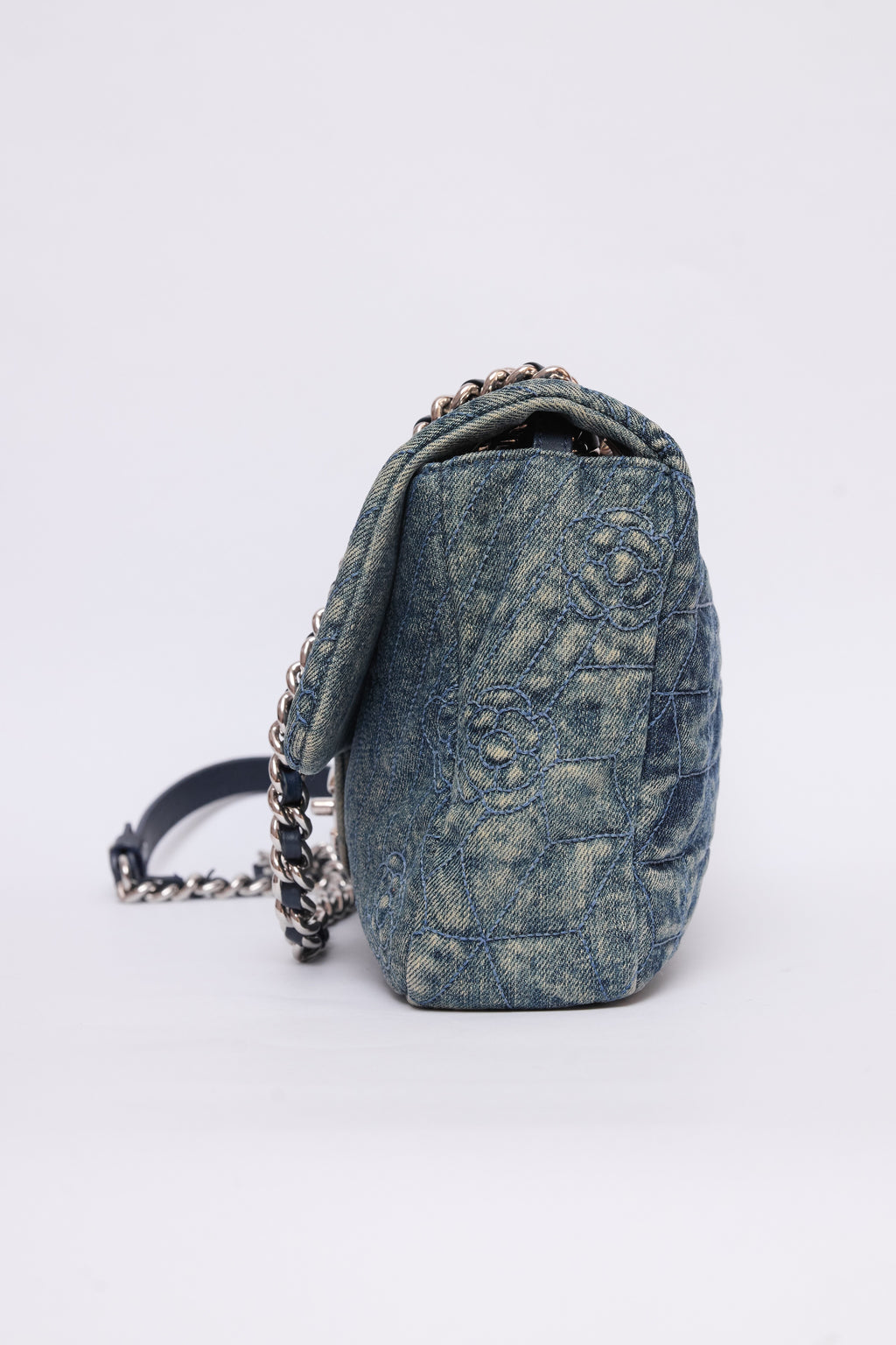 CHANEL DENIM CAMELLIA MEDIUM FLAP