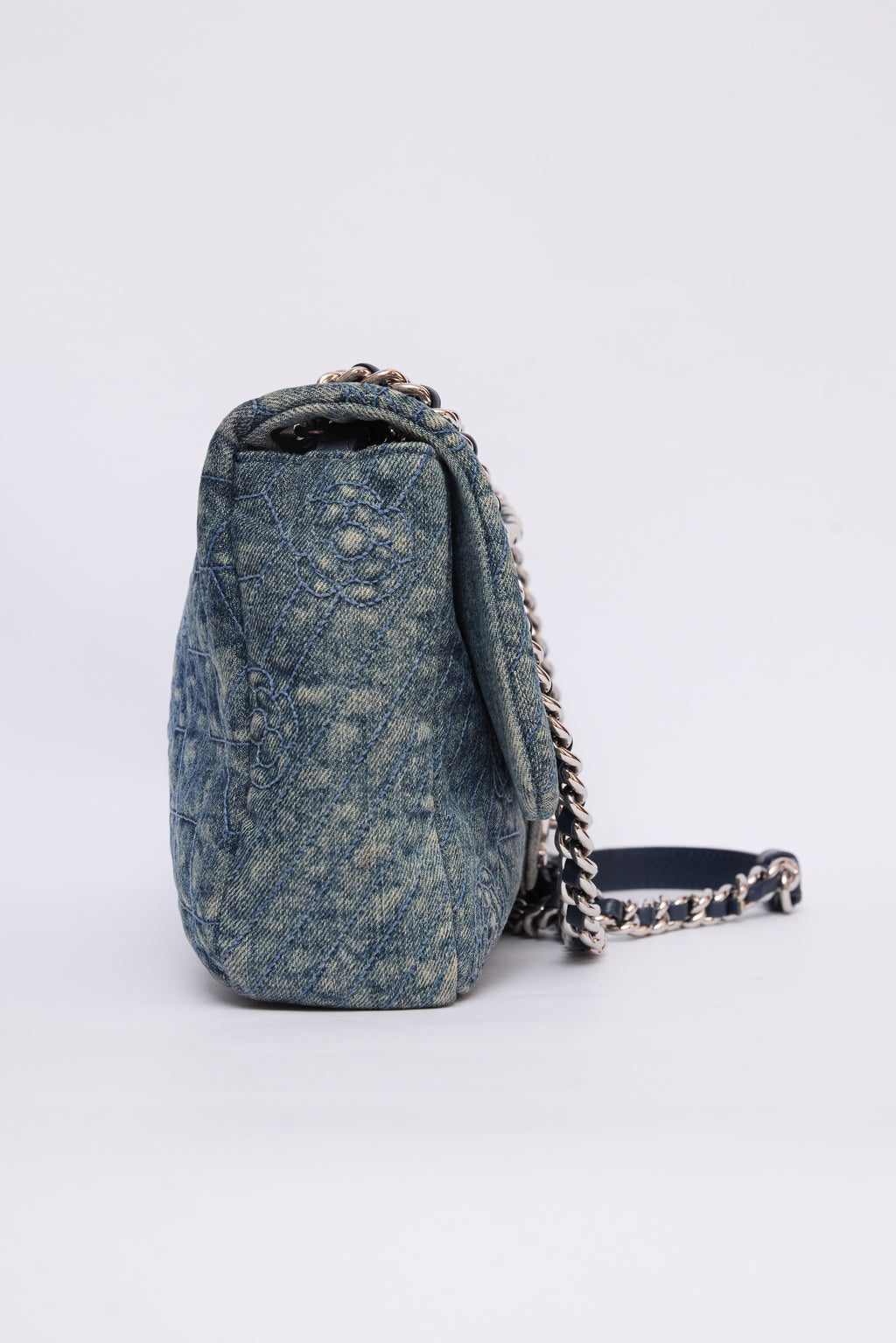 CHANEL DENIM CAMELLIA MEDIUM FLAP