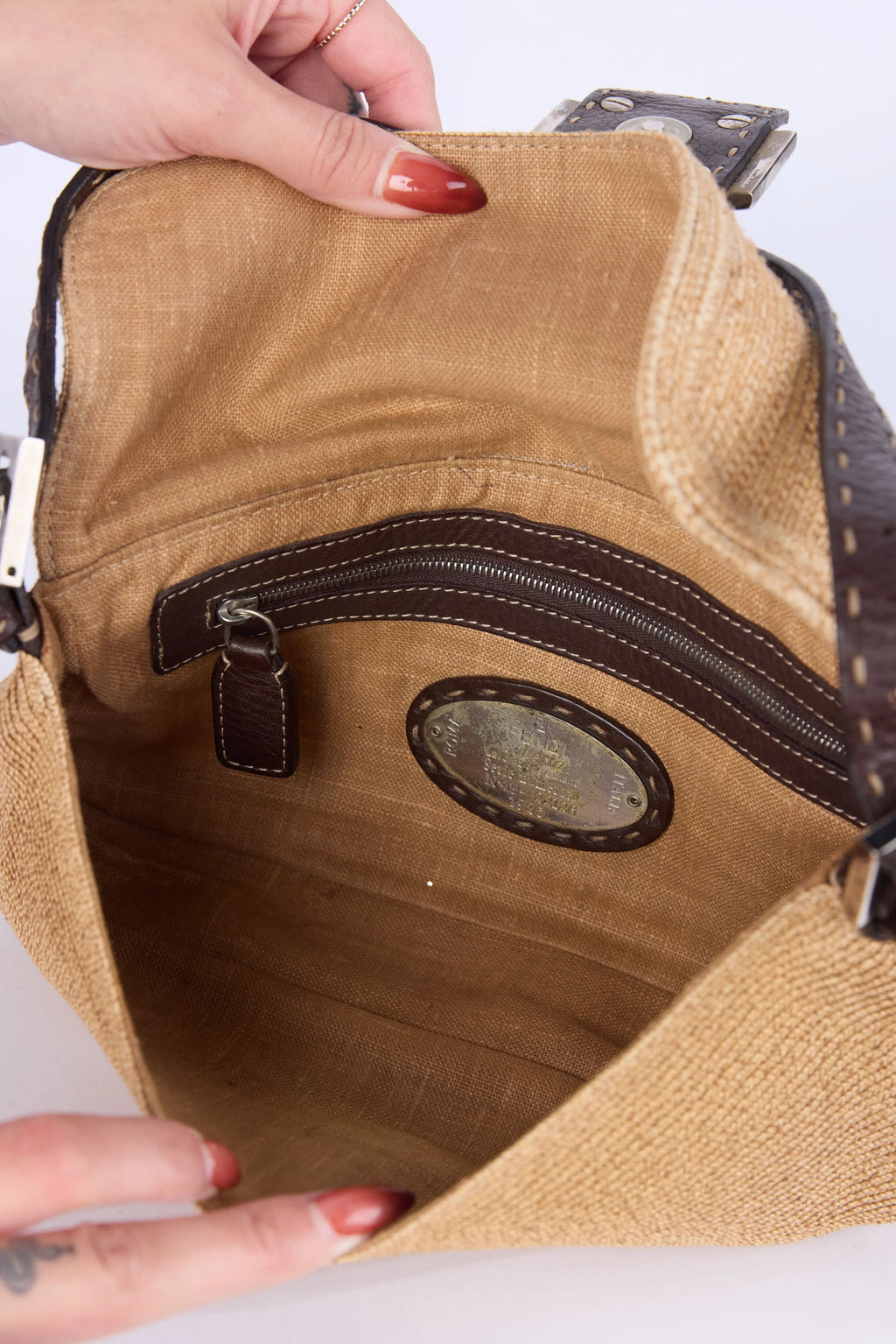 FENDI BROWN SELLERIA  LEATHER RAFFIA BAGUETTE SHOULDER BAG