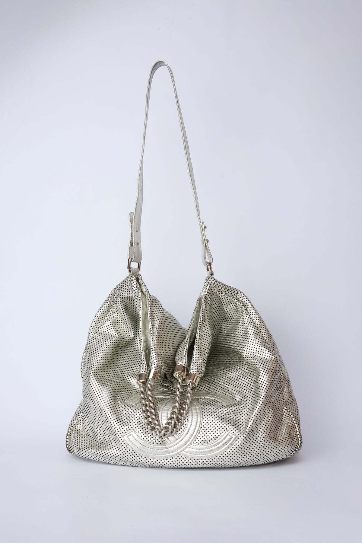 CHANEL METALLIC SILVER PERFORATED RODEO DRIVE XL TOTE
