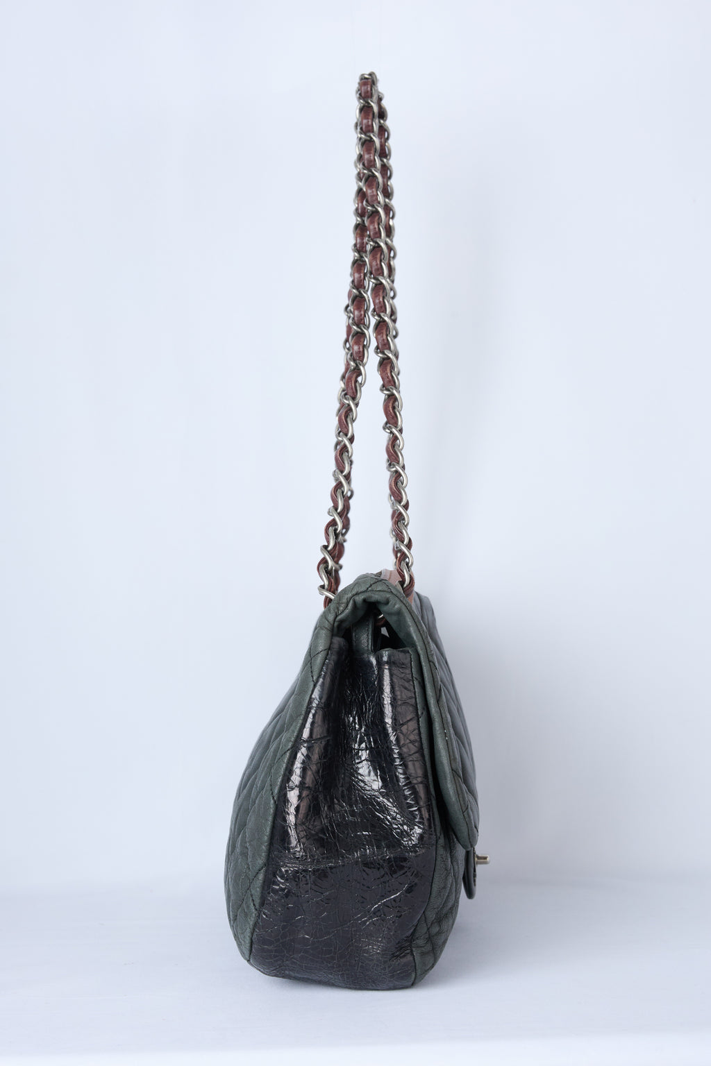 CHANEL IRRIDESCENT GREY QUILTED BUBBLE FLAP