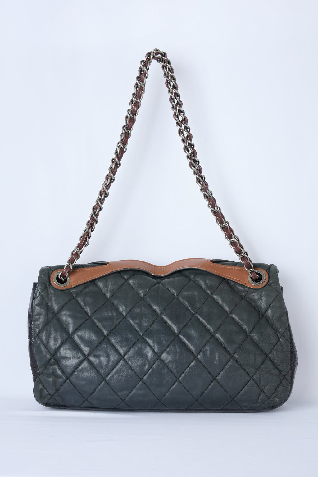 CHANEL IRRIDESCENT GREY QUILTED BUBBLE FLAP