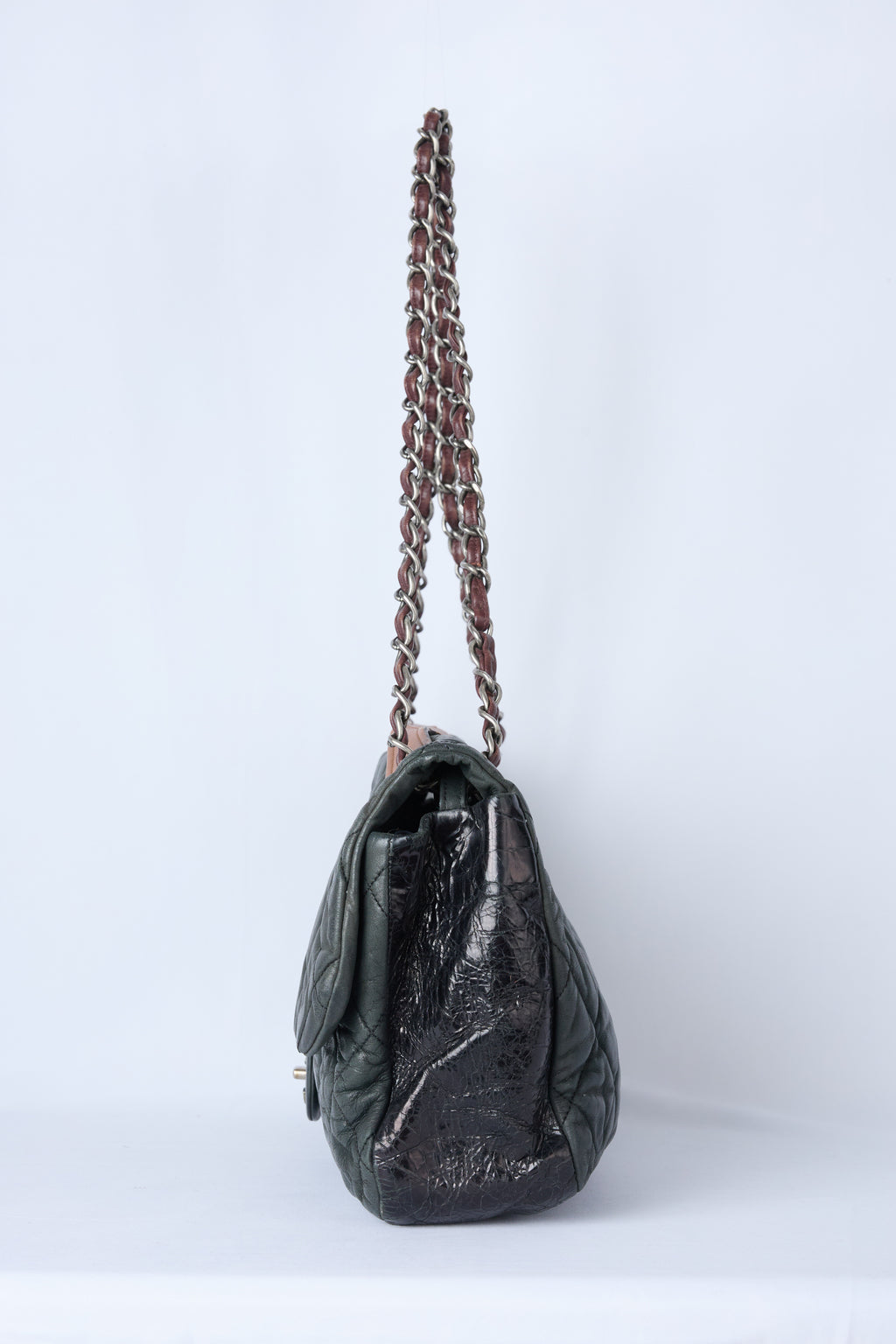 CHANEL IRRIDESCENT GREY QUILTED BUBBLE FLAP