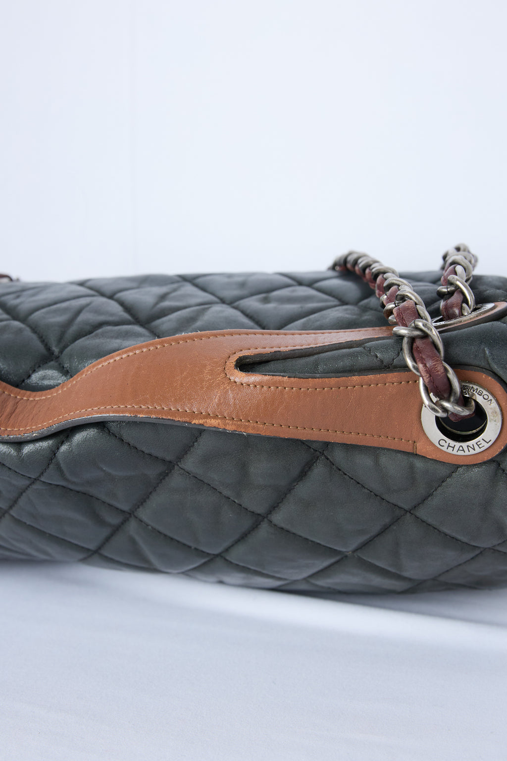 CHANEL IRRIDESCENT GREY QUILTED BUBBLE FLAP