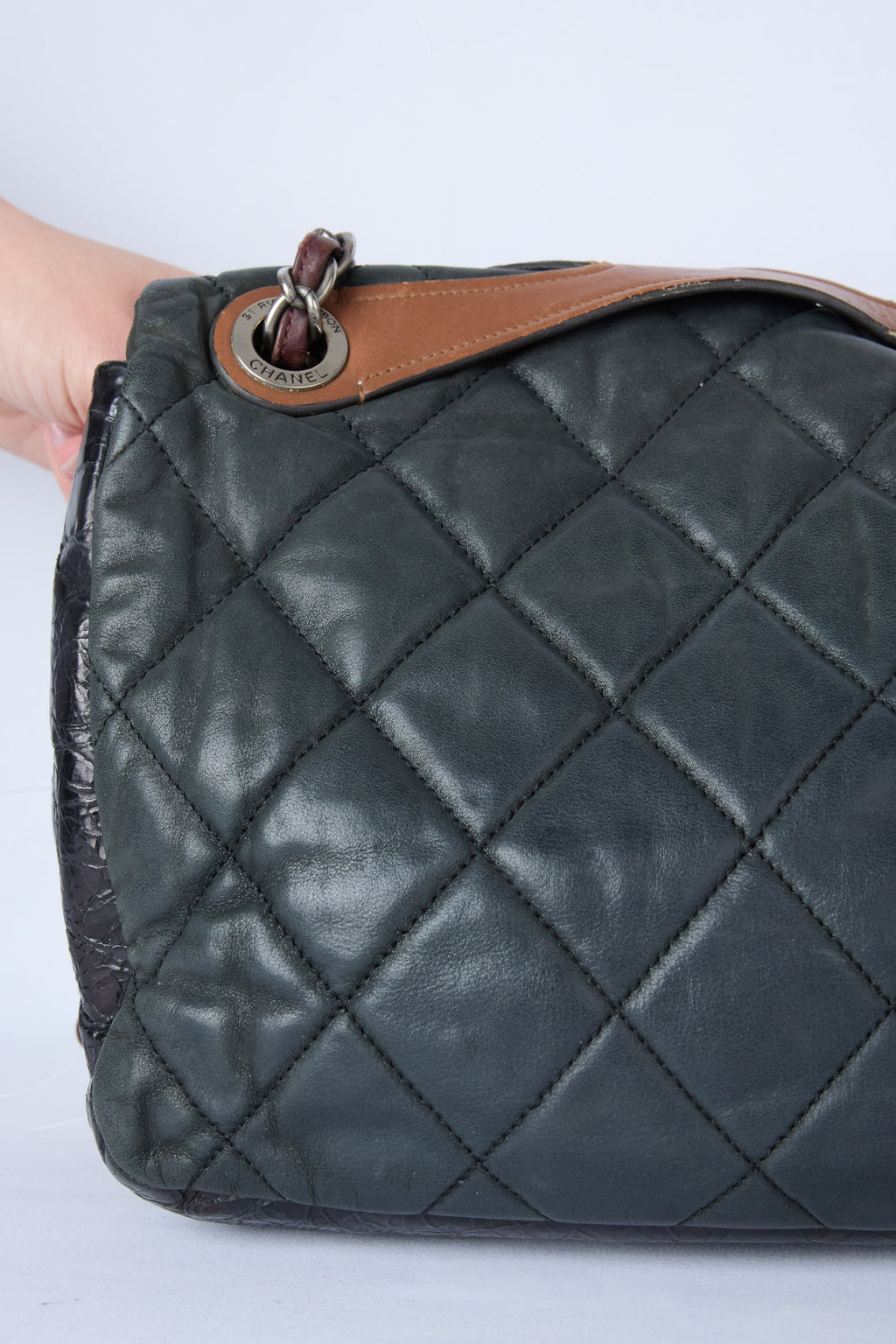 CHANEL IRRIDESCENT GREY QUILTED BUBBLE FLAP