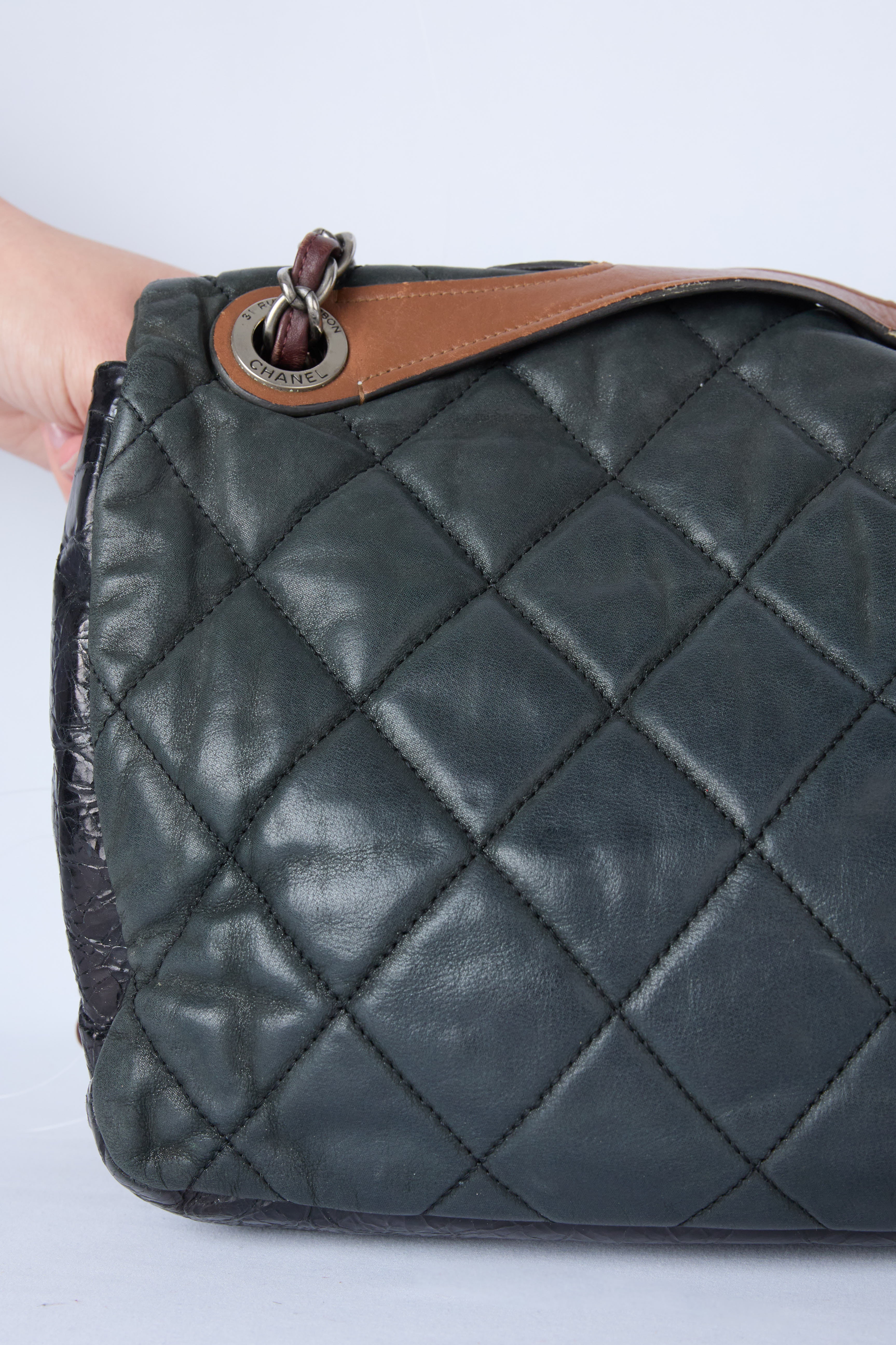 CHANEL IRRIDESCENT GREY QUILTED BUBBLE FLAP