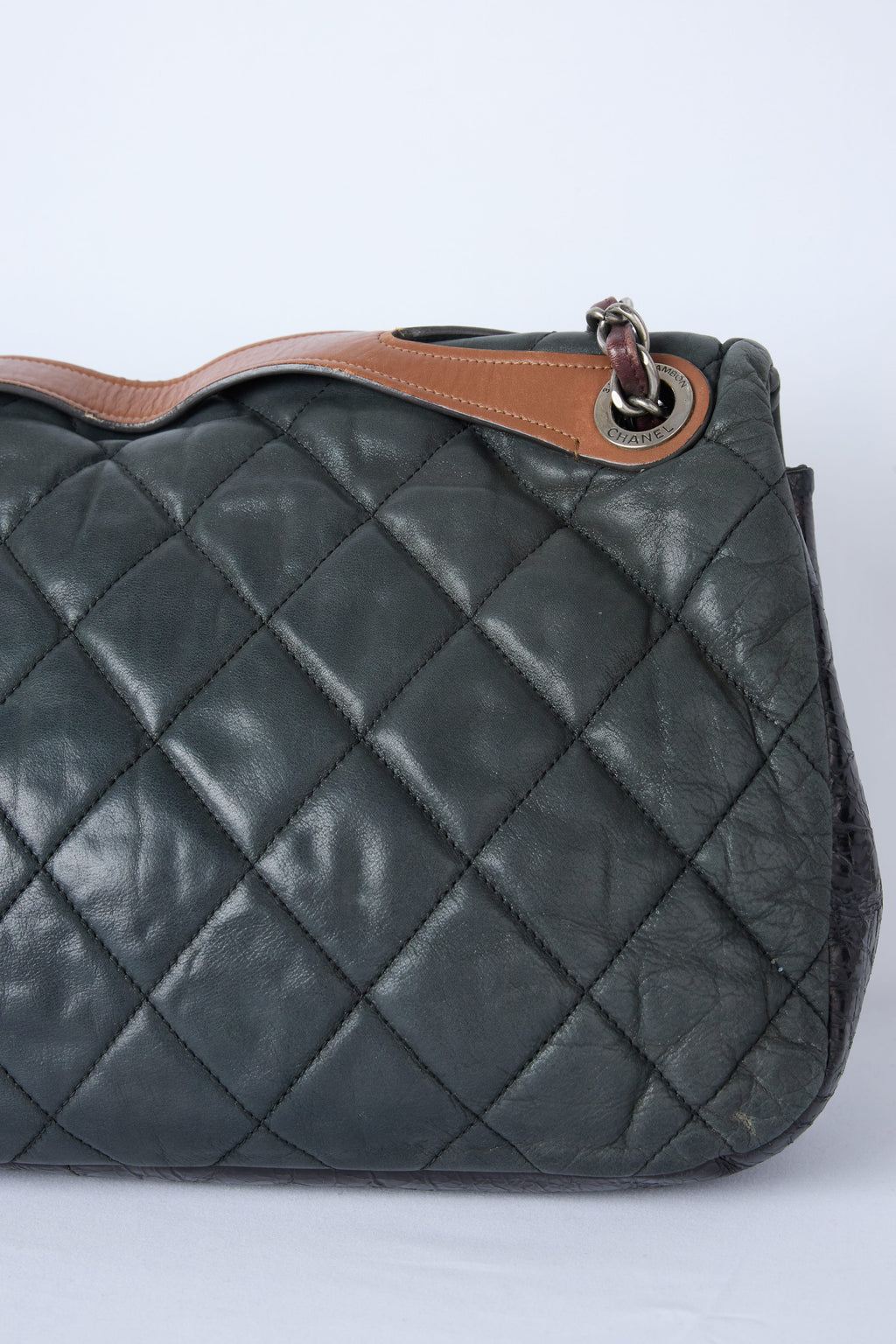 CHANEL IRRIDESCENT GREY QUILTED BUBBLE FLAP