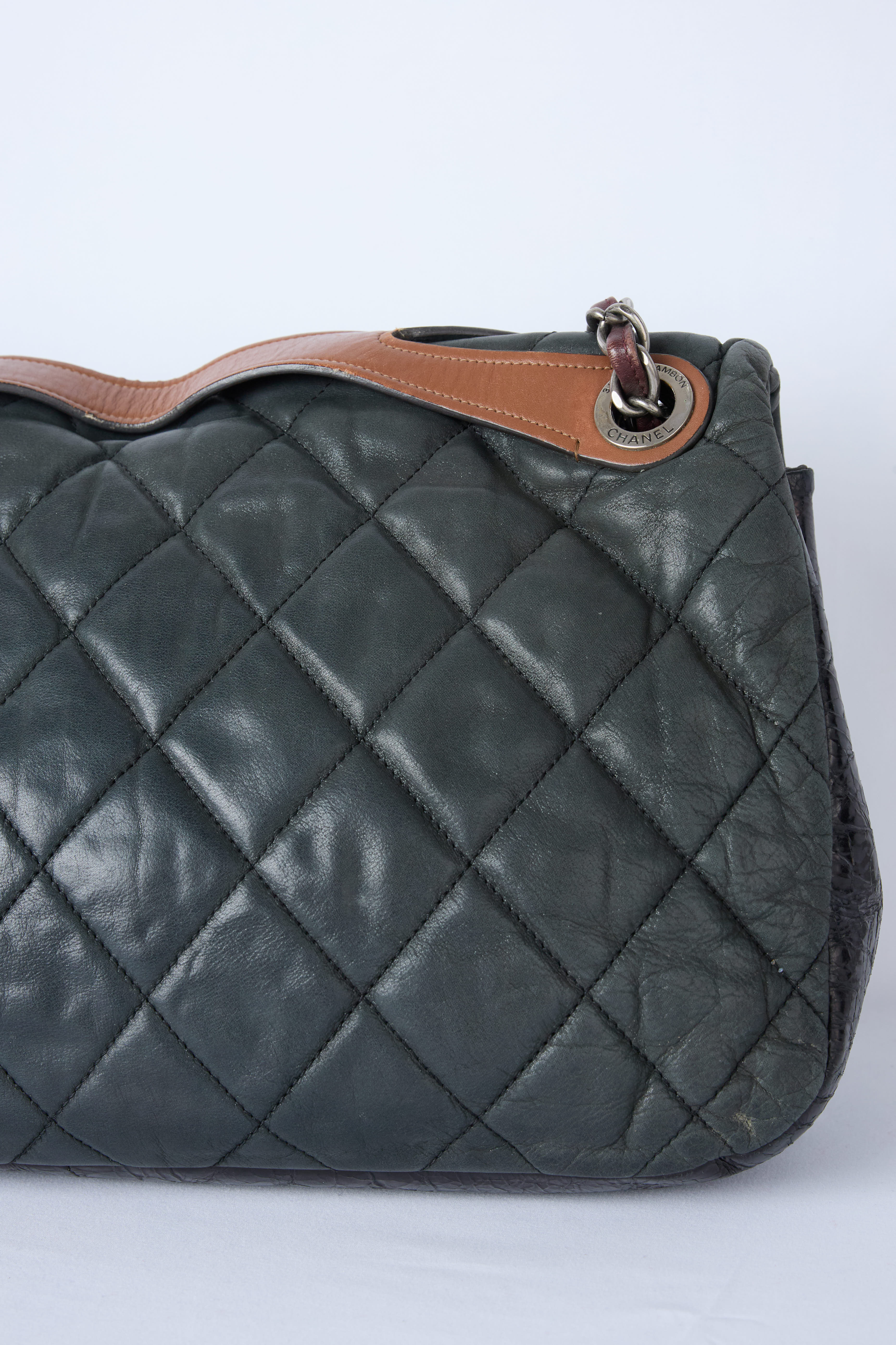 CHANEL IRRIDESCENT GREY QUILTED BUBBLE FLAP