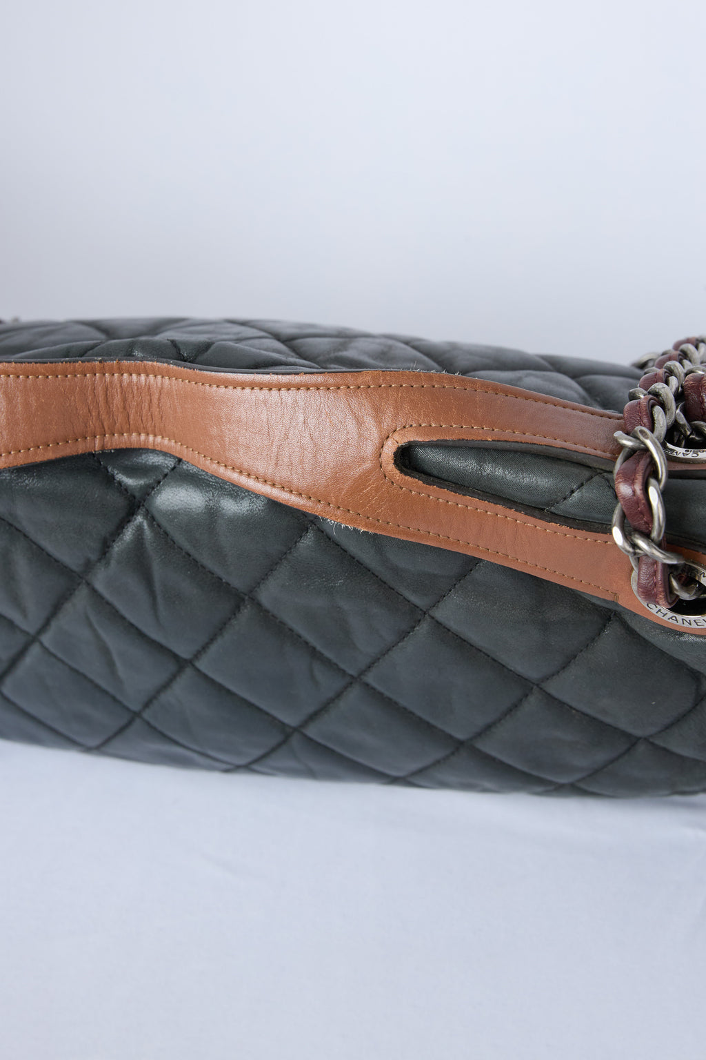 CHANEL IRRIDESCENT GREY QUILTED BUBBLE FLAP