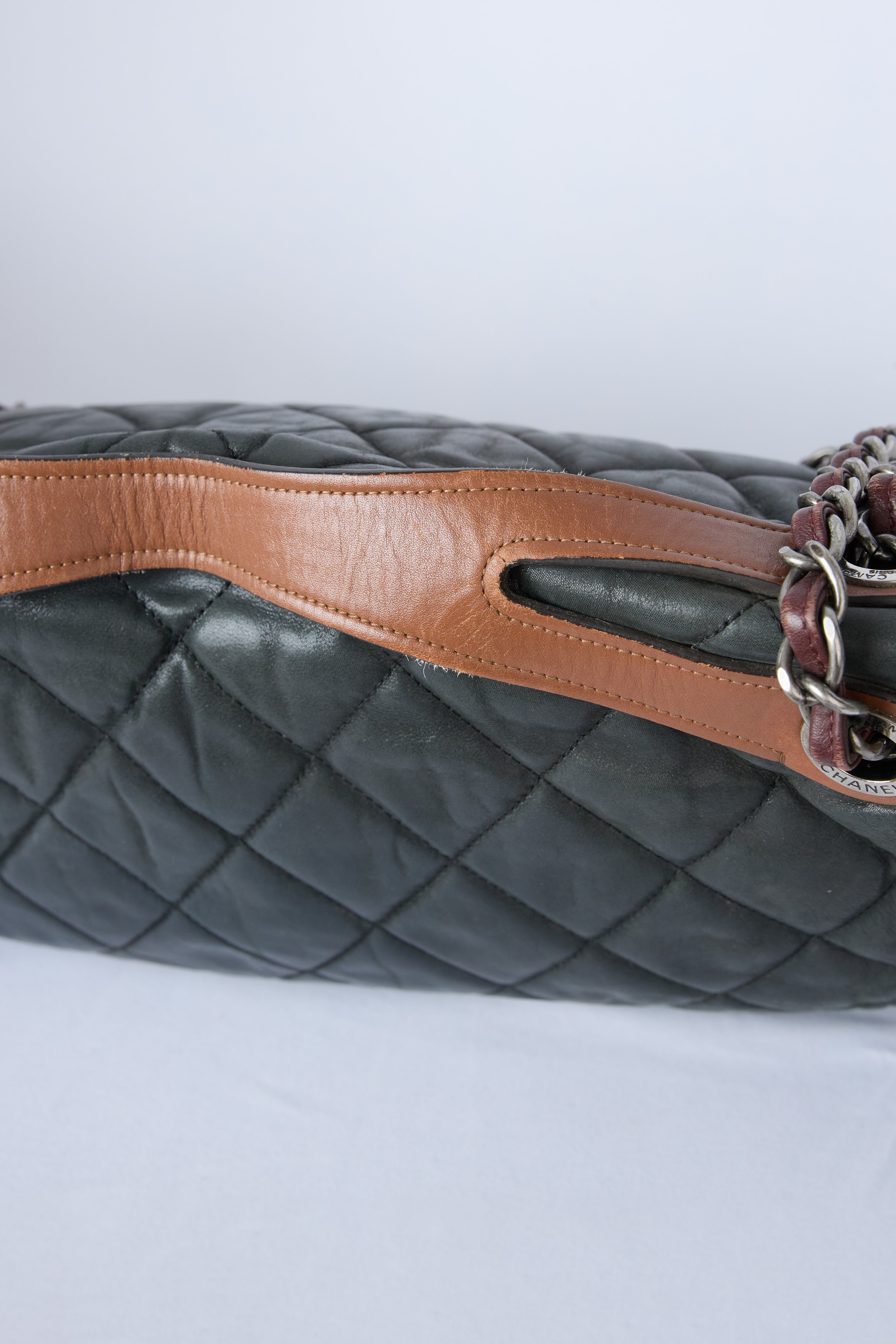CHANEL IRRIDESCENT GREY QUILTED BUBBLE FLAP