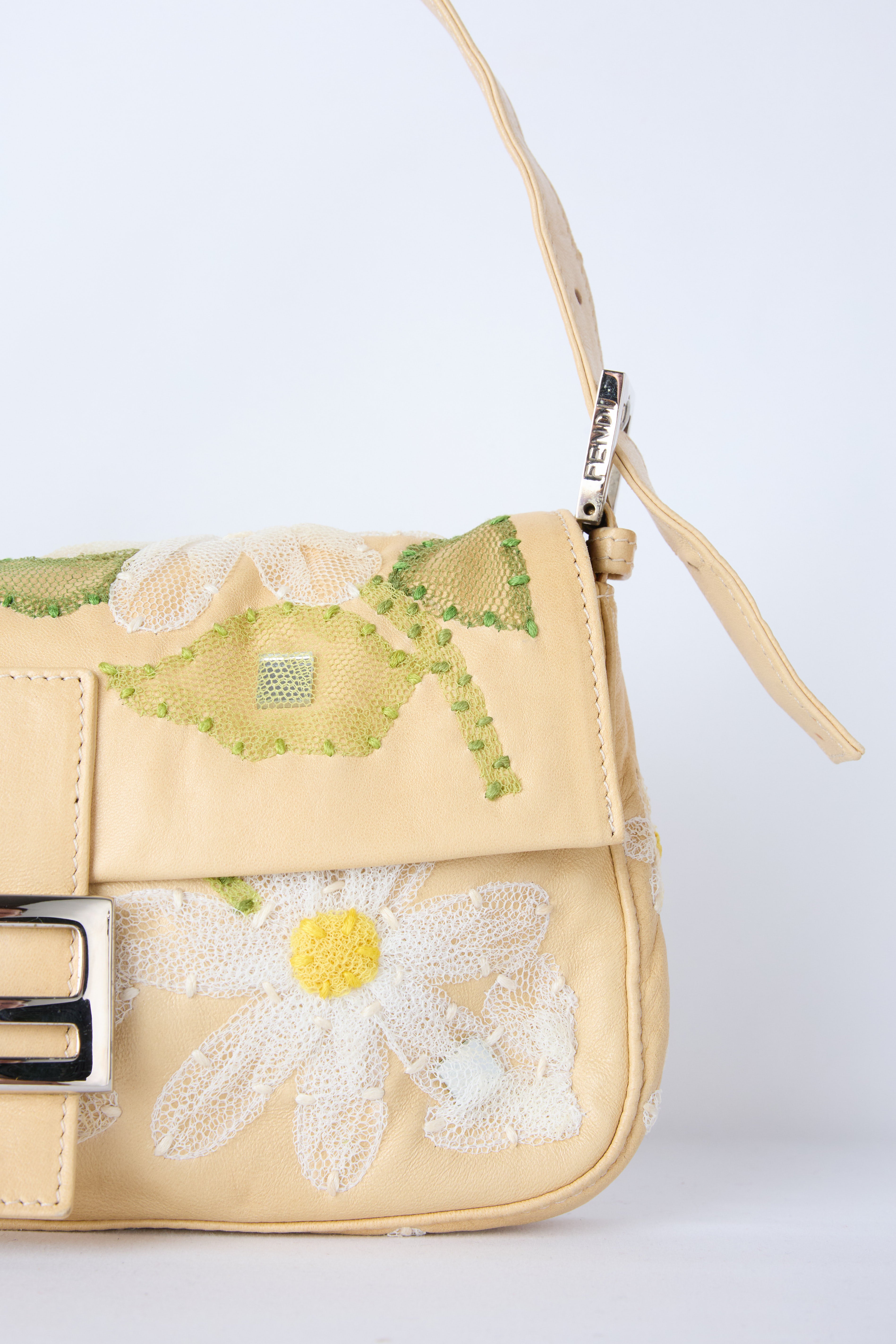 FENDI BEIGE LEATHER DAISY BAGUETTE