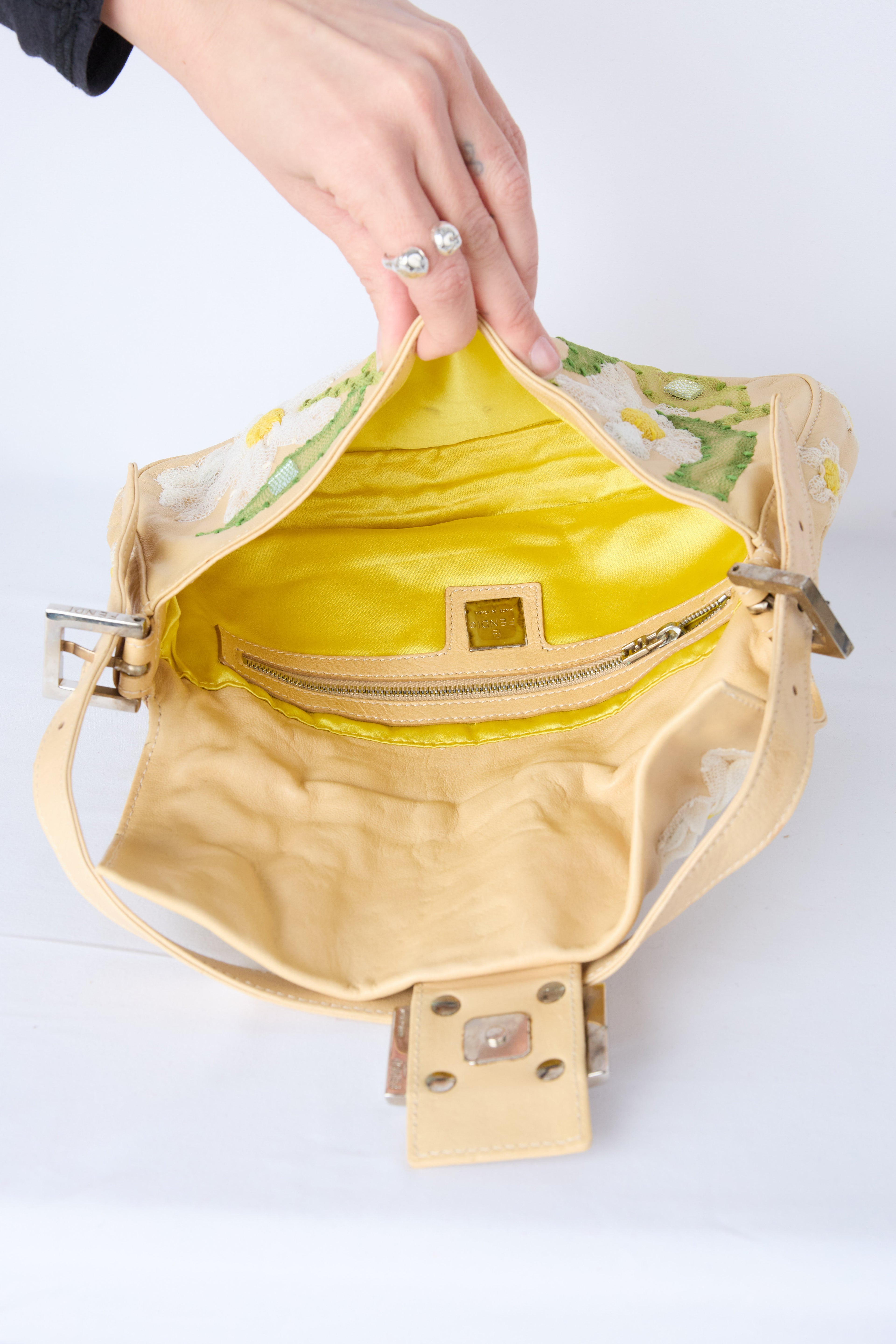 FENDI BEIGE LEATHER DAISY BAGUETTE