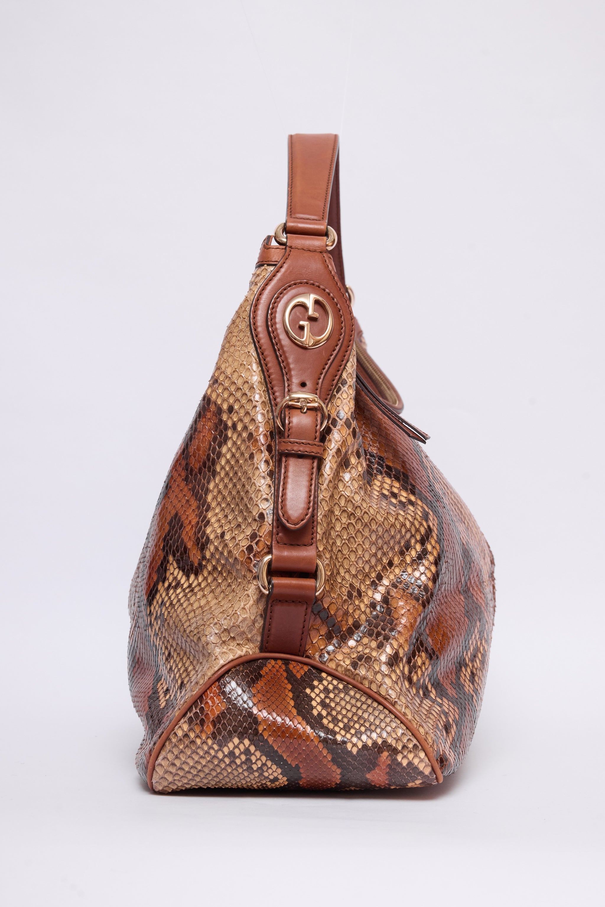 GUCCI BUCKET BAG