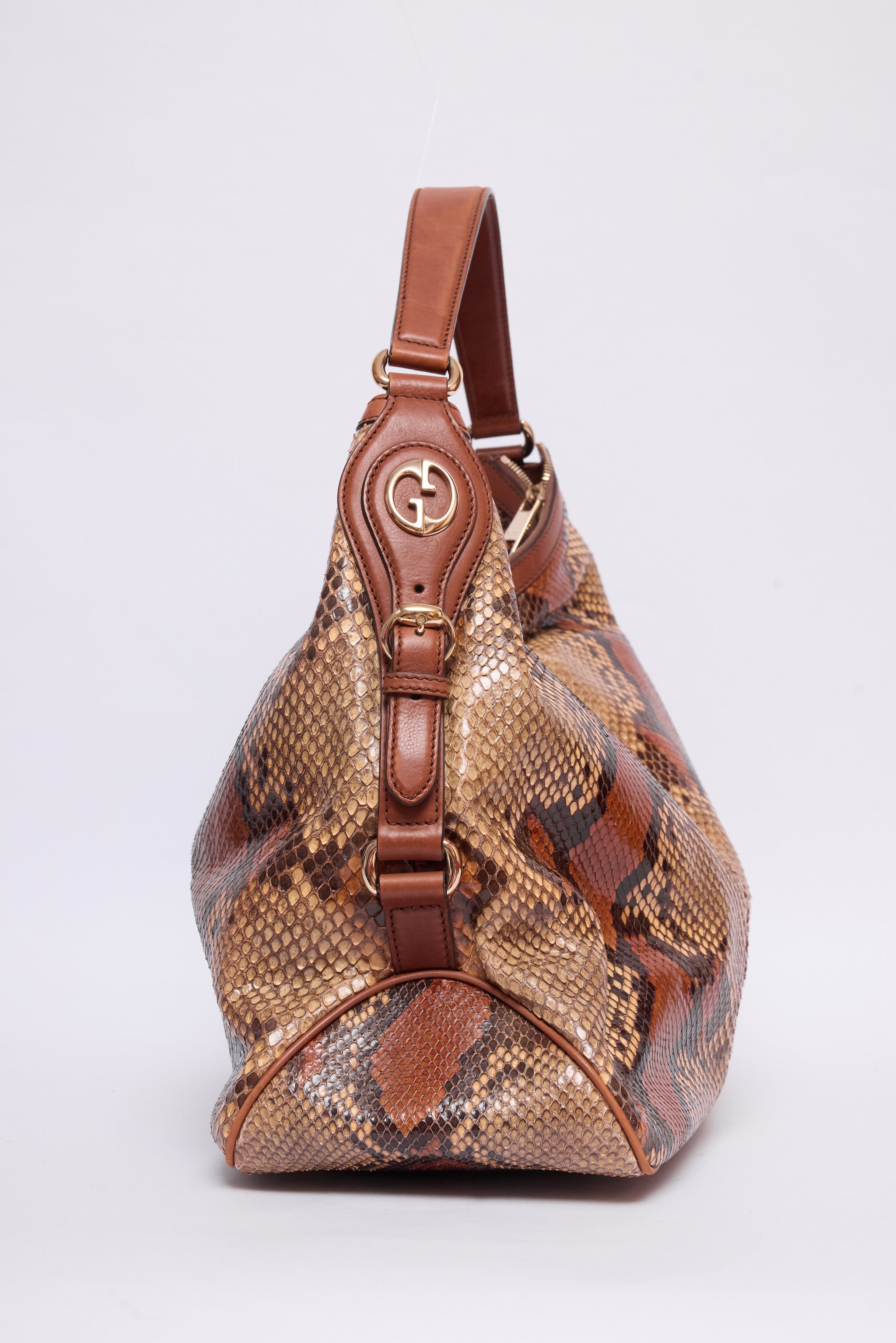 GUCCI BUCKET BAG