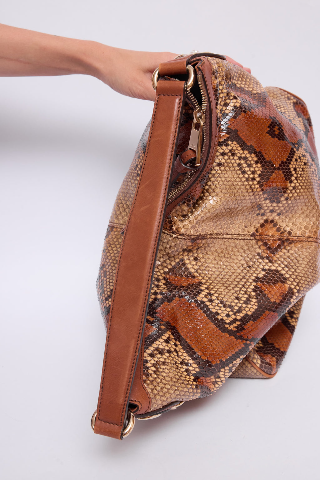 GUCCI BUCKET BAG
